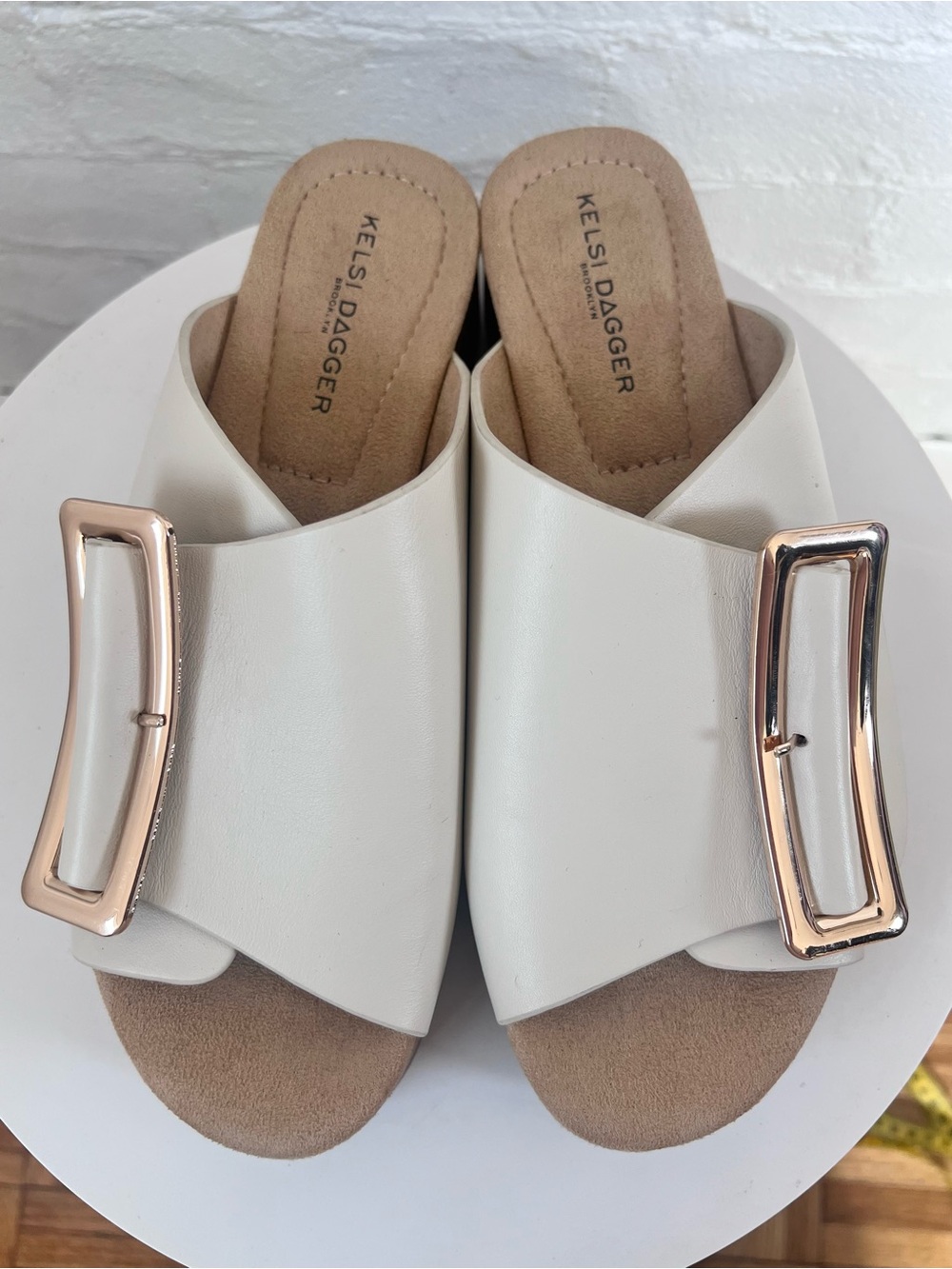Kelsi Dagger Dover Shell Platform Slide Sandal Cream Large Buckle Size 8 NWOT - Picture 10 of 14